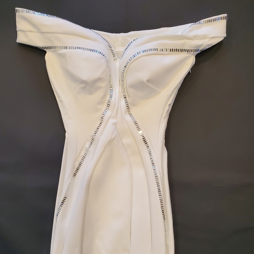 NWT$1,390 Chiara Boni Genny Embellished White Mermaid Gown Dress Sz 2 (38) - Picture 8 of 16